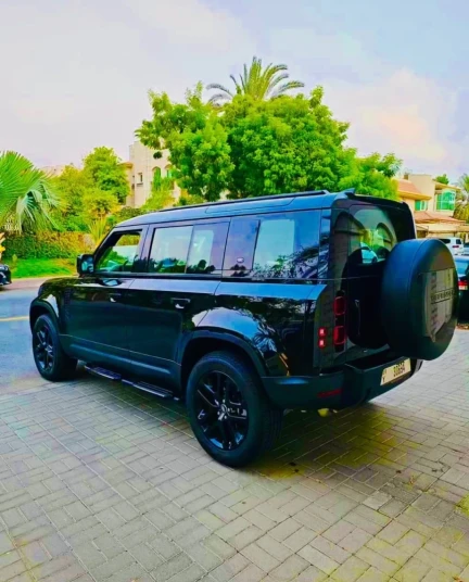 لاند روڤر ديفندر فى 6 2024 اسود ايجار فى دبى - undefined